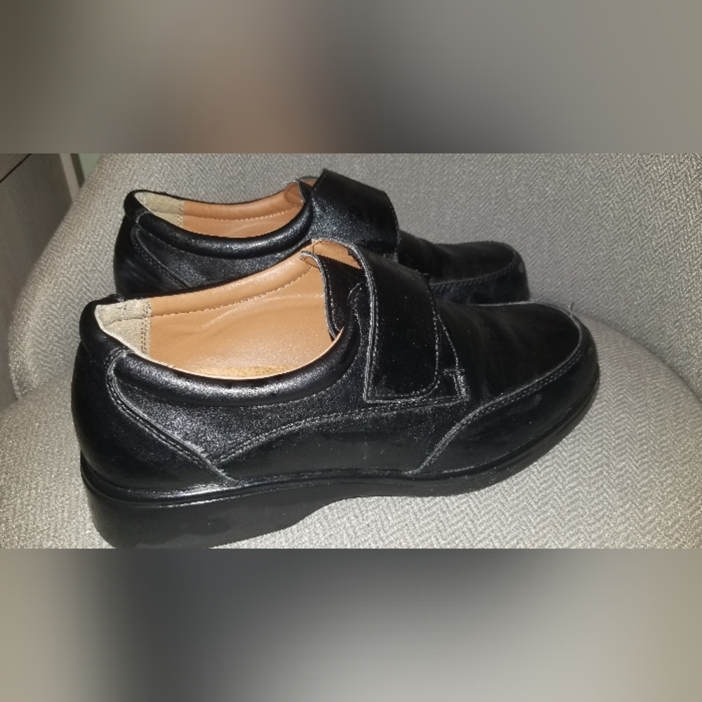 Thom McAn  shoes 9.5 W Black.